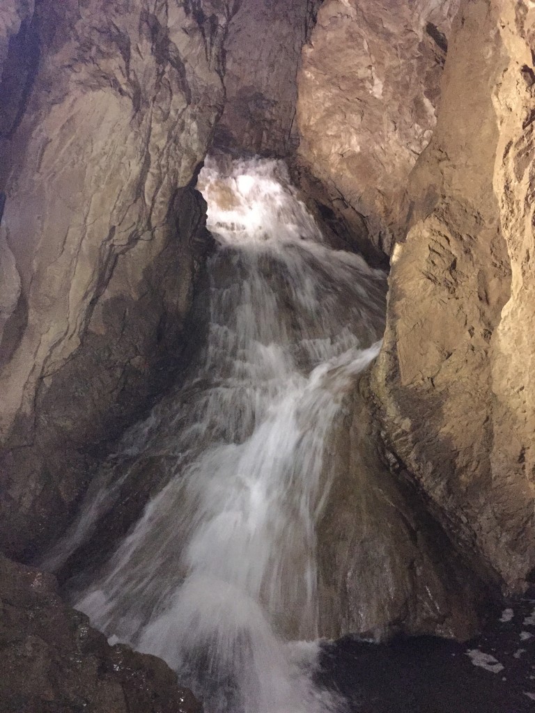 Vodopad u pećini